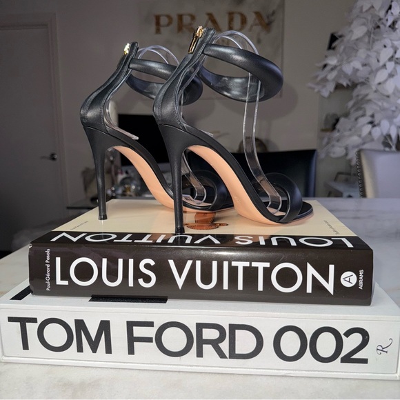 New Gianvito Rossi Womens 40 BIJOUX 105 Black Leather Sandals $995 - Picture 8 of 13